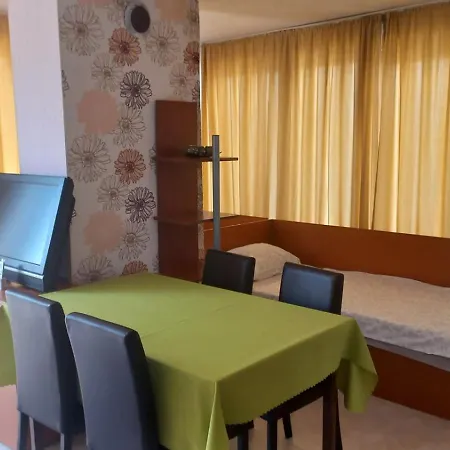 къща ели - Guest house Primorsko